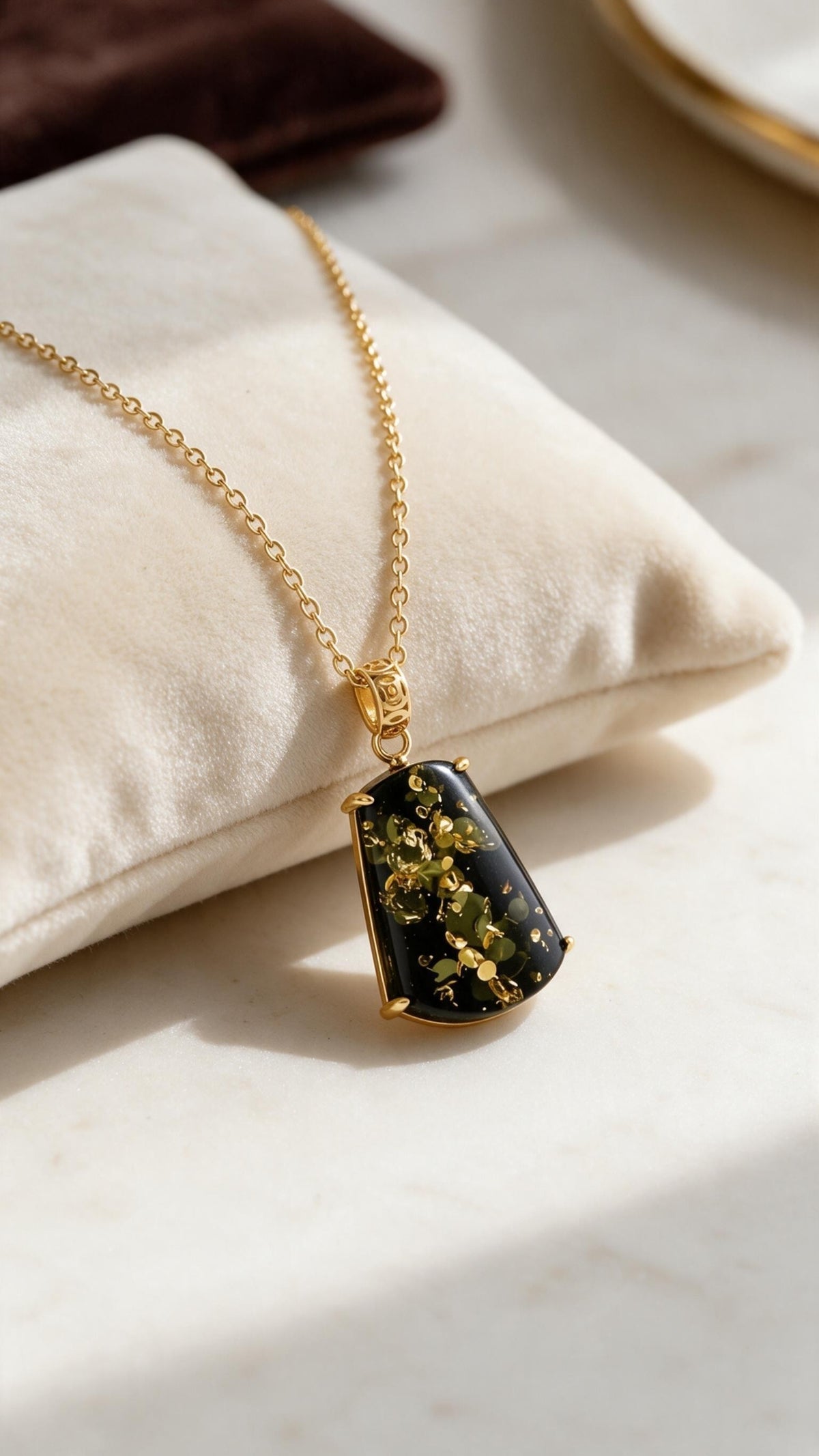 18k Green amber pendant necklace